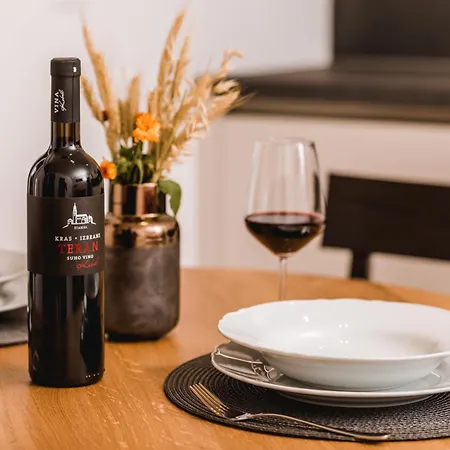 Vina Kobal, Kobal Family Estate Apartment *