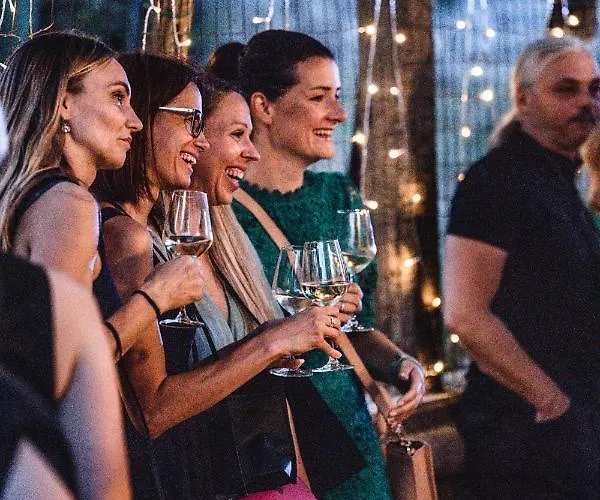 Vina Kobal, Kobal Family Estate アパート *