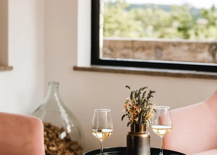 Vina Kobal, Kobal Family Estate アパート *