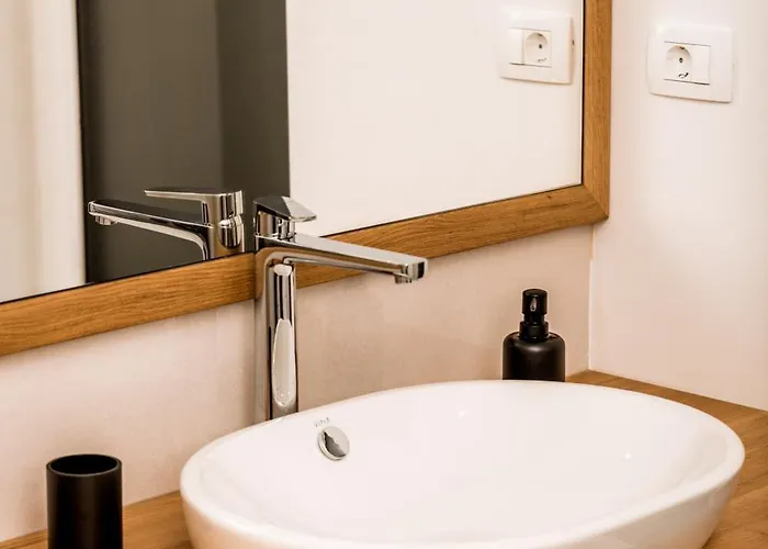 Vina Kobal, Kobal Family Estate アパート *