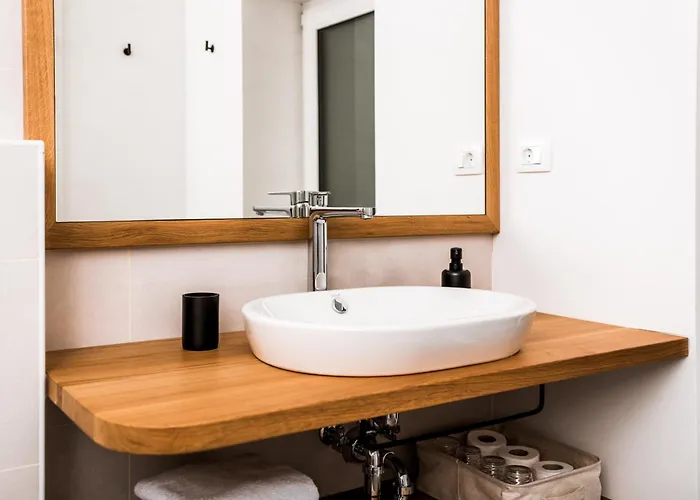 Vina Kobal, Kobal Family Estate アパート *