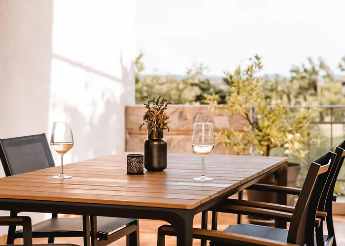 Vina Kobal, Kobal Family Estate アパート *